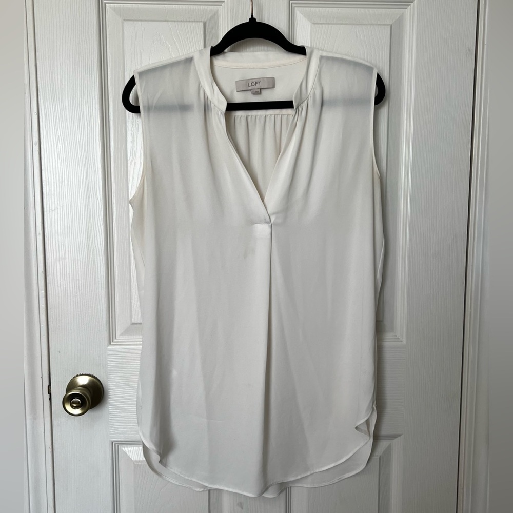LOFT Women's Cream Sleeveless V-neck Blouse size Medium Business Office